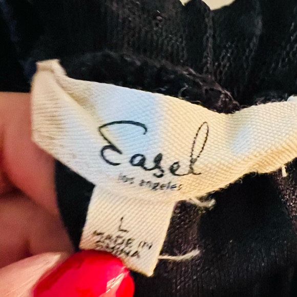 Black Lace on the bottom Skirt size L - Picture 3 of 3